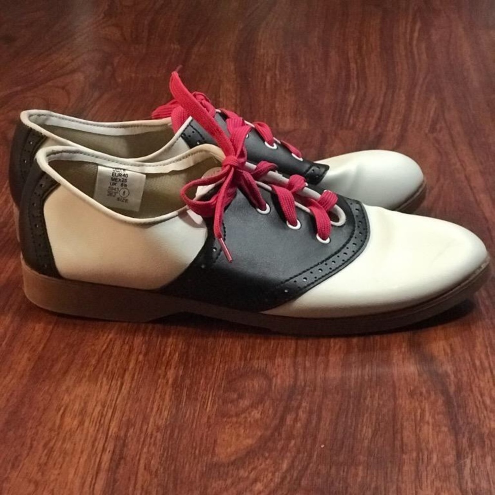 Predictions Women’s Oxfords